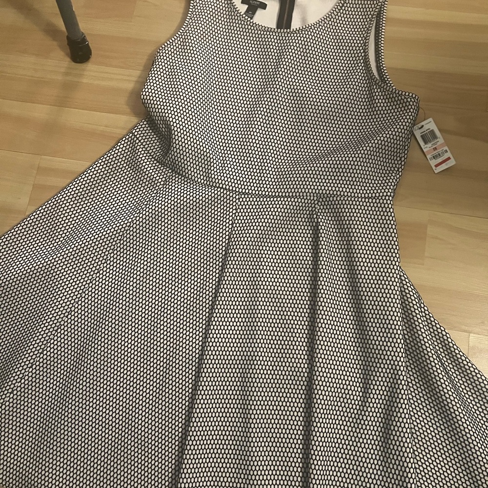 Alfani Black and Tan A-line Midi Dress with Scoop Neck and Sleeveless Design